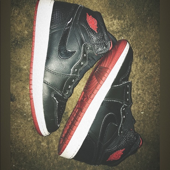 Jordan 1s retro mid - Picture 1 of 2